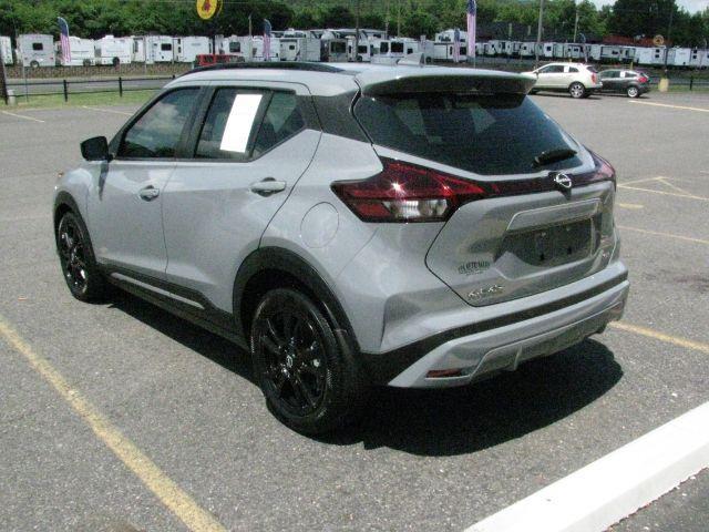 2022 Gray Nissan Kicks SR Xtronic CVT (3N1CP5DV1NL) with an 1.6L I-4 DOHC engine, CVT transmission, located at 2443 Albert Pike, Hot Springs, AR, 71913, (501) 623-6255, 34.492222, -93.109993- Photo#2