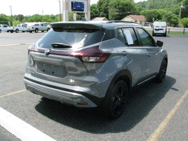 2022 Gray Nissan Kicks SR Xtronic CVT (3N1CP5DV1NL) with an 1.6L I-4 DOHC engine, CVT transmission, located at 2443 Albert Pike, Hot Springs, AR, 71913, (501) 623-6255, 34.492222, -93.109993- Photo#3