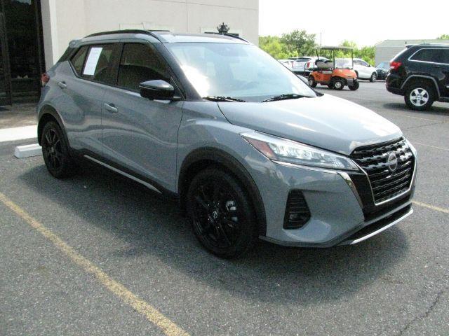 2022 Gray Nissan Kicks SR Xtronic CVT (3N1CP5DV1NL) with an 1.6L I-4 DOHC engine, CVT transmission, located at 2443 Albert Pike, Hot Springs, AR, 71913, (501) 623-6255, 34.492222, -93.109993- Photo#5