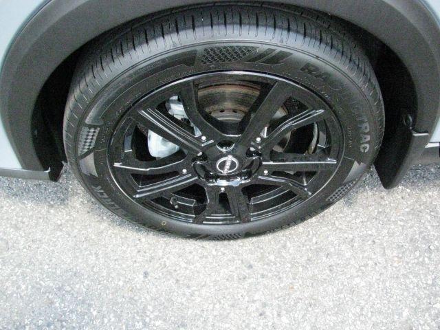 2022 Gray Nissan Kicks SR Xtronic CVT (3N1CP5DV1NL) with an 1.6L I-4 DOHC engine, CVT transmission, located at 2443 Albert Pike, Hot Springs, AR, 71913, (501) 623-6255, 34.492222, -93.109993- Photo#6