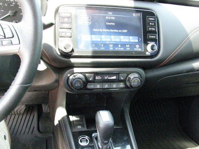 2022 Gray Nissan Kicks SR Xtronic CVT (3N1CP5DV1NL) with an 1.6L I-4 DOHC engine, CVT transmission, located at 2443 Albert Pike, Hot Springs, AR, 71913, (501) 623-6255, 34.492222, -93.109993- Photo#9