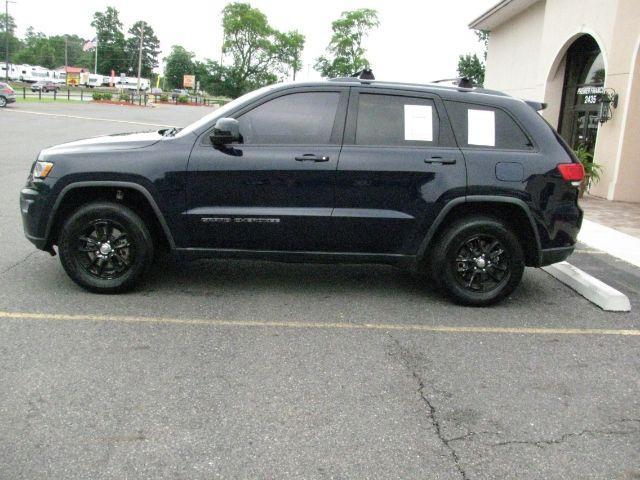 2018 Blue Jeep Grand Cherokee Laredo E 4x2 (1C4RJEAG2JC) with an Pentastar 3.6L V-6 DOHC engine, Automatic transmission, located at 2443 Albert Pike, Hot Springs, AR, 71913, (501) 623-6255, 34.492222, -93.109993- Photo#1