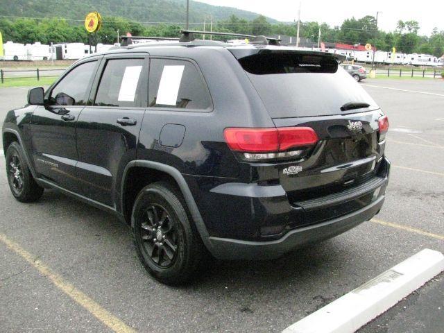 2018 Blue Jeep Grand Cherokee Laredo E 4x2 (1C4RJEAG2JC) with an Pentastar 3.6L V-6 DOHC engine, Automatic transmission, located at 2443 Albert Pike, Hot Springs, AR, 71913, (501) 623-6255, 34.492222, -93.109993- Photo#2