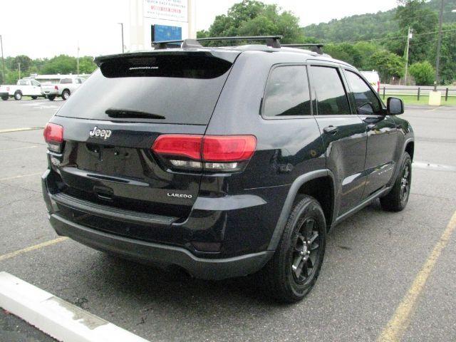 2018 Blue Jeep Grand Cherokee Laredo E 4x2 (1C4RJEAG2JC) with an Pentastar 3.6L V-6 DOHC engine, Automatic transmission, located at 2443 Albert Pike, Hot Springs, AR, 71913, (501) 623-6255, 34.492222, -93.109993- Photo#3