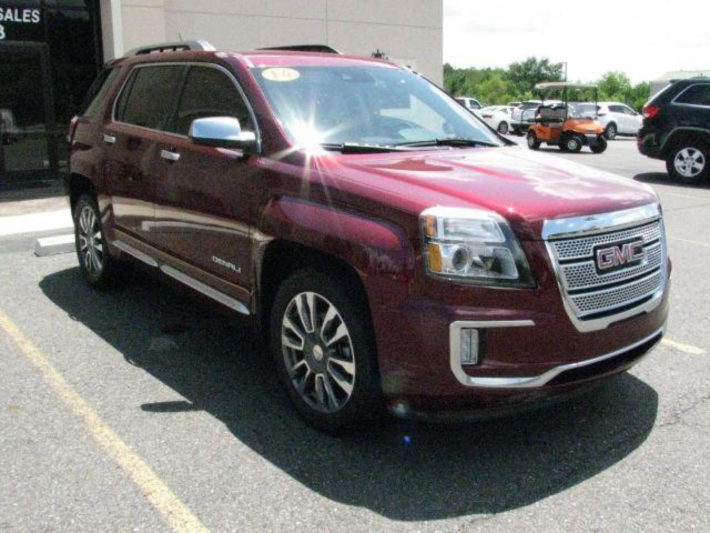 2016 Maroon GMC Terrain Denali (2GKFLVE38G6) with an 3.6L V-6 gasoline direct injection engine, Automatic transmission, located at 2443 Albert Pike, Hot Springs, AR, 71913, (501) 623-6255, 34.492222, -93.109993- Photo#5