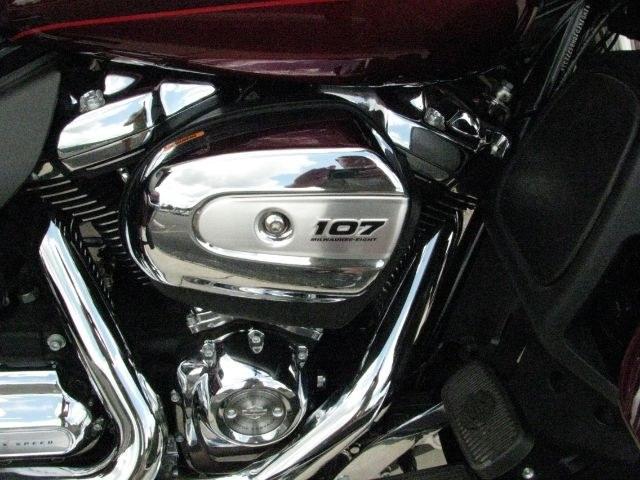 2017 Maroon Harley-Davidson Ultra Limited Ultra (1HD1KED10HB) with an 1746cc engine, Manual transmission, located at 2443 Albert Pike, Hot Springs, AR, 71913, (501) 623-6255, 34.492222, -93.109993- Photo#6