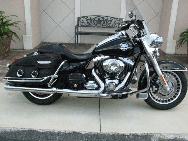 2010 Black Harley-Davidson Road King Classic Road King (1HD1FR411AB) with an 1584cc engine, Manual transmission, located at 2443 Albert Pike, Hot Springs, AR, 71913, (501) 623-6255, 34.492222, -93.109993- Photo#0