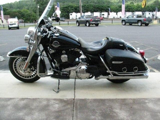 2010 Black Harley-Davidson Road King Classic Road King (1HD1FR411AB) with an 1584cc engine, Manual transmission, located at 2443 Albert Pike, Hot Springs, AR, 71913, (501) 623-6255, 34.492222, -93.109993- Photo#3