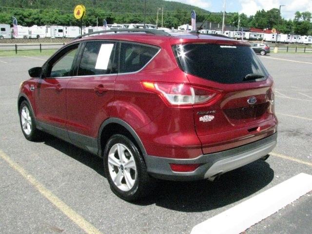 2016 Maroon Ford Escape SE (1FMCU0GX9GU) with an EcoBoost 1.6L I-4 gasoline direct injection engine, Automatic transmission, located at 2443 Albert Pike, Hot Springs, AR, 71913, (501) 623-6255, 34.492222, -93.109993- Photo#2