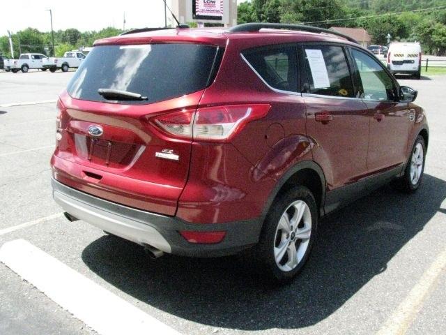 2016 Maroon Ford Escape SE (1FMCU0GX9GU) with an EcoBoost 1.6L I-4 gasoline direct injection engine, Automatic transmission, located at 2443 Albert Pike, Hot Springs, AR, 71913, (501) 623-6255, 34.492222, -93.109993- Photo#3