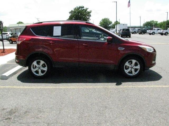 2016 Maroon Ford Escape SE (1FMCU0GX9GU) with an EcoBoost 1.6L I-4 gasoline direct injection engine, Automatic transmission, located at 2443 Albert Pike, Hot Springs, AR, 71913, (501) 623-6255, 34.492222, -93.109993- Photo#4