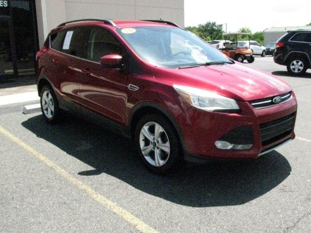 2016 Maroon Ford Escape SE (1FMCU0GX9GU) with an EcoBoost 1.6L I-4 gasoline direct injection engine, Automatic transmission, located at 2443 Albert Pike, Hot Springs, AR, 71913, (501) 623-6255, 34.492222, -93.109993- Photo#5