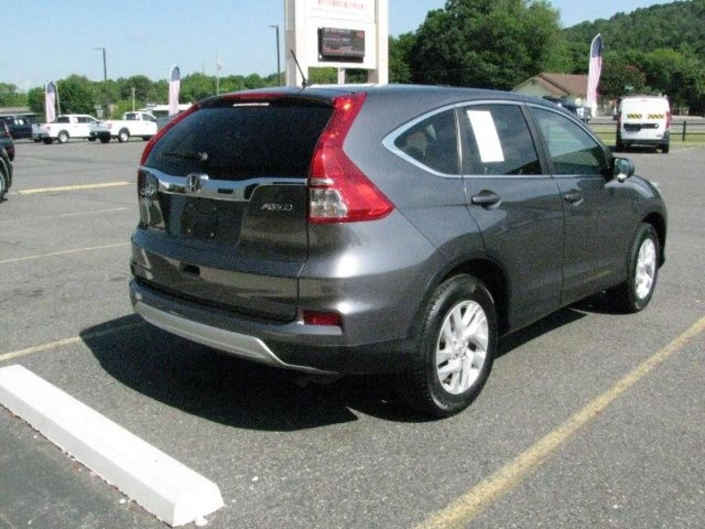 2015 Gray Honda CR-V EX (2HKRM4H51FH) with an 2.4L I-4 gasoline direct injection engine, Automatic transmission, located at 2443 Albert Pike, Hot Springs, AR, 71913, (501) 623-6255, 34.492222, -93.109993- Photo#2