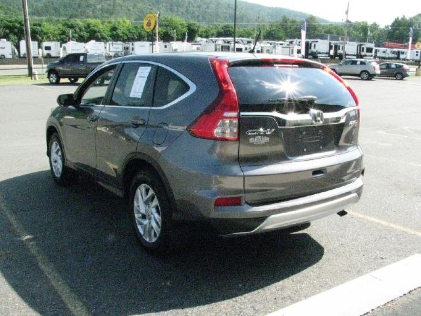 2015 Gray Honda CR-V EX (2HKRM4H51FH) with an 2.4L I-4 gasoline direct injection engine, Automatic transmission, located at 2443 Albert Pike, Hot Springs, AR, 71913, (501) 623-6255, 34.492222, -93.109993- Photo#3