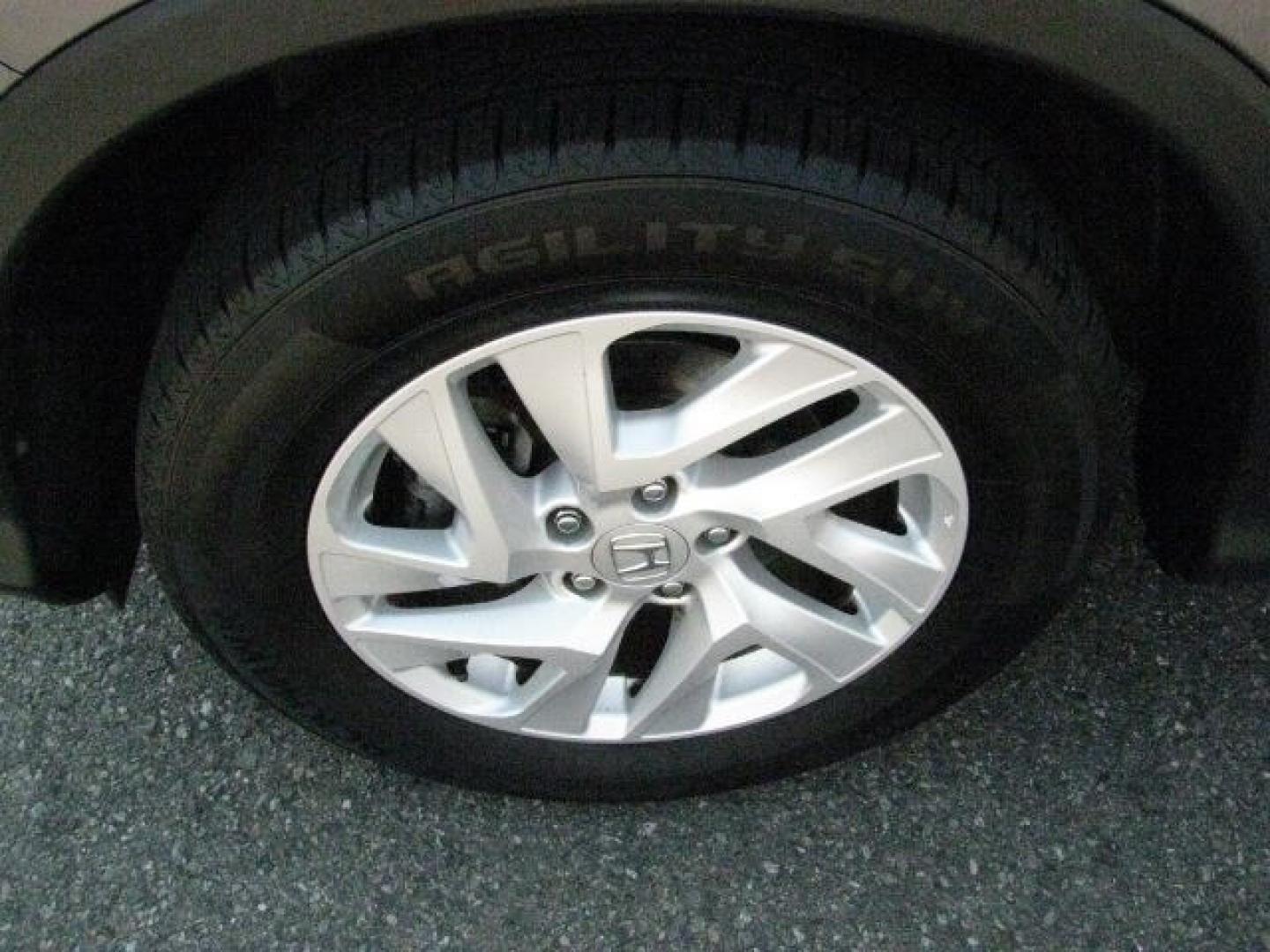2015 Gray Honda CR-V EX (2HKRM4H51FH) with an 2.4L I-4 gasoline direct injection engine, Automatic transmission, located at 2443 Albert Pike, Hot Springs, AR, 71913, (501) 623-6255, 34.492222, -93.109993- Photo#6