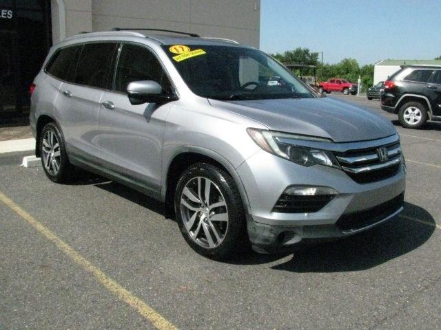 2017 Silver Honda Pilot Touring (5FNYF5H9XHB) with an 3.5L V-6 gasoline direct injection engine, Automatic transmission, located at 2443 Albert Pike, Hot Springs, AR, 71913, (501) 623-6255, 34.492222, -93.109993- Photo#0