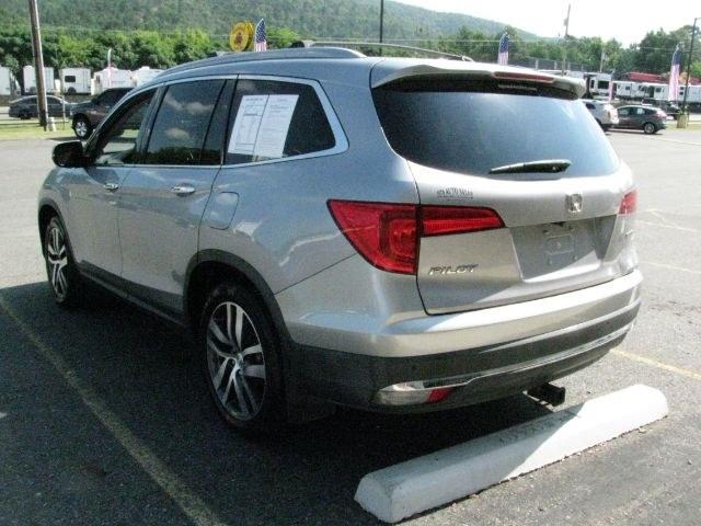 2017 Silver Honda Pilot Touring (5FNYF5H9XHB) with an 3.5L V-6 gasoline direct injection engine, Automatic transmission, located at 2443 Albert Pike, Hot Springs, AR, 71913, (501) 623-6255, 34.492222, -93.109993- Photo#3