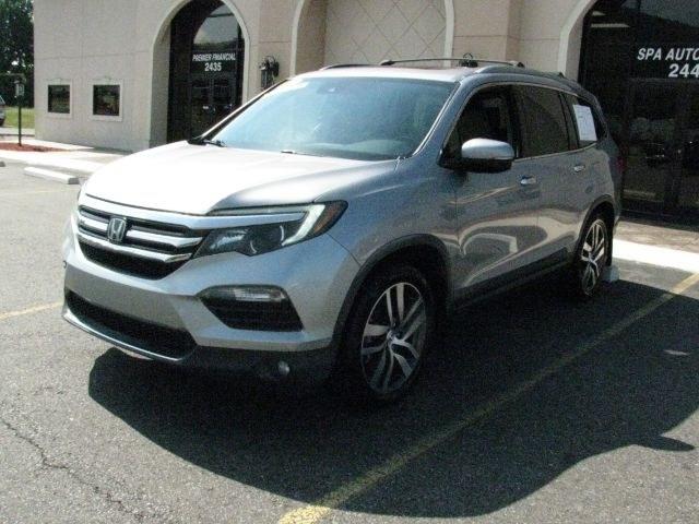 2017 Silver Honda Pilot Touring (5FNYF5H9XHB) with an 3.5L V-6 gasoline direct injection engine, Automatic transmission, located at 2443 Albert Pike, Hot Springs, AR, 71913, (501) 623-6255, 34.492222, -93.109993- Photo#5