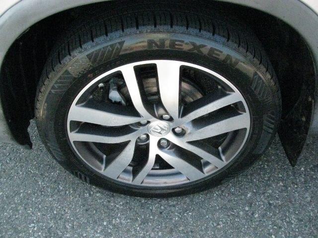 2017 Silver Honda Pilot Touring (5FNYF5H9XHB) with an 3.5L V-6 gasoline direct injection engine, Automatic transmission, located at 2443 Albert Pike, Hot Springs, AR, 71913, (501) 623-6255, 34.492222, -93.109993- Photo#6