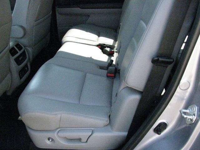 2017 Silver Honda Pilot Touring (5FNYF5H9XHB) with an 3.5L V-6 gasoline direct injection engine, Automatic transmission, located at 2443 Albert Pike, Hot Springs, AR, 71913, (501) 623-6255, 34.492222, -93.109993- Photo#7