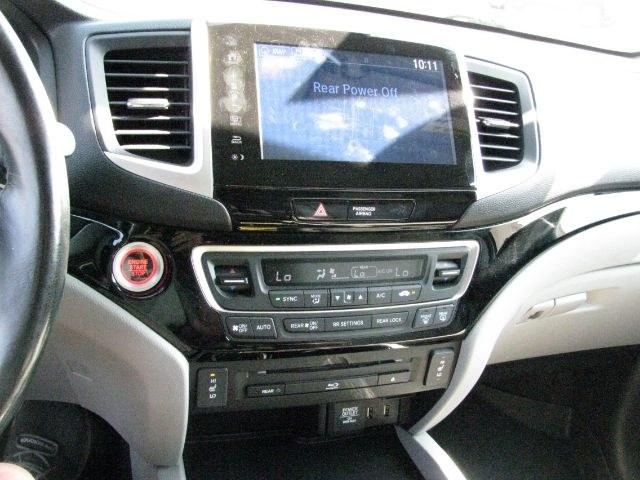 2017 Silver Honda Pilot Touring (5FNYF5H9XHB) with an 3.5L V-6 gasoline direct injection engine, Automatic transmission, located at 2443 Albert Pike, Hot Springs, AR, 71913, (501) 623-6255, 34.492222, -93.109993- Photo#9