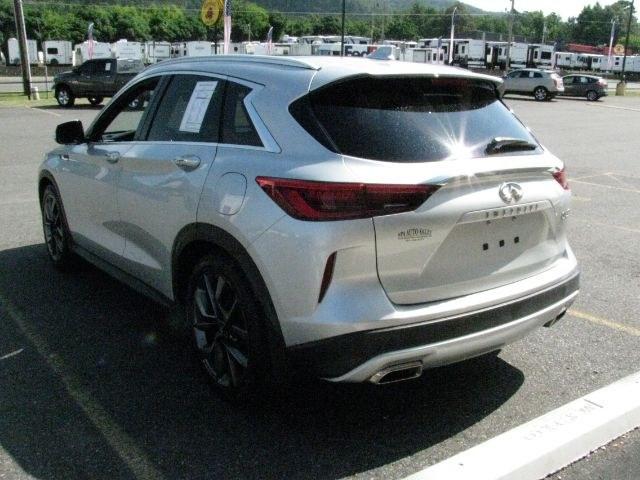 2019 Silver INFINITI QX50 ESSENTIAL (3PCAJ5M35KF) with an VC-Turbo 2L I-4 port/direct injection engine, CVT transmission, located at 2443 Albert Pike, Hot Springs, AR, 71913, (501) 623-6255, 34.492222, -93.109993- Photo#3