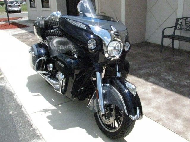 2021 Blue / Gray Indian Roadmaster Roadmaster (56KTRABB4M3) with an 1890cc engine, Manual transmission, located at 2443 Albert Pike, Hot Springs, AR, 71913, (501) 623-6255, 34.492222, -93.109993- Photo#1