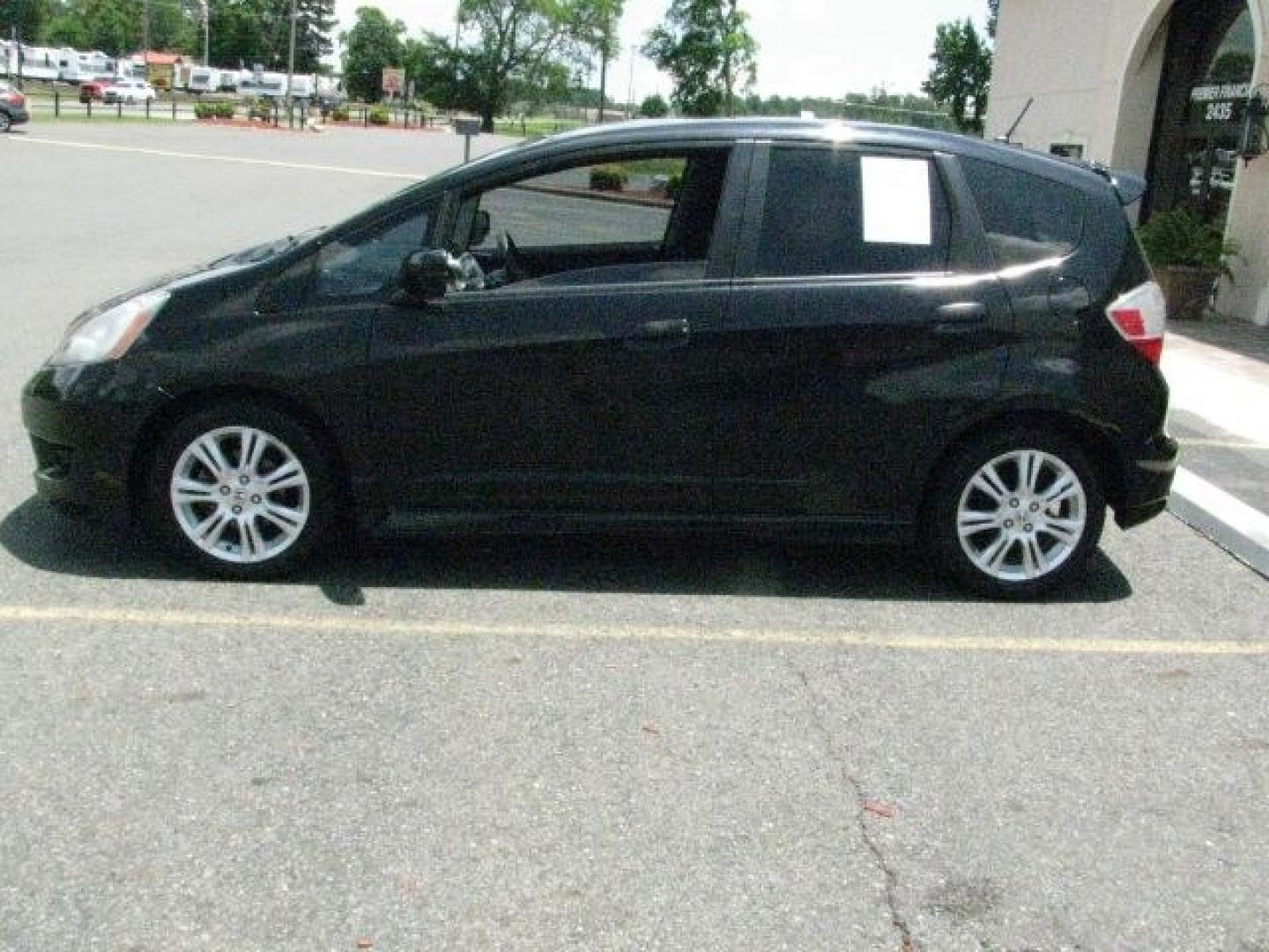 2010 Black Honda Fit Sport (JHMGE8H4XAS) with an 1.5L I-4 i-VTEC variable valve control engine, Automatic transmission, located at 2443 Albert Pike, Hot Springs, AR, 71913, (501) 623-6255, 34.492222, -93.109993- Photo#4