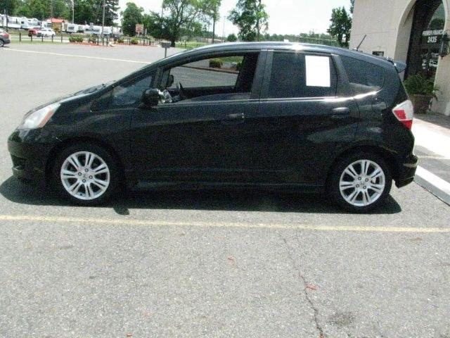 2010 Black Honda Fit Sport (JHMGE8H4XAS) with an 1.5L I-4 i-VTEC variable valve control engine, Automatic transmission, located at 2443 Albert Pike, Hot Springs, AR, 71913, (501) 623-6255, 34.492222, -93.109993- Photo#4