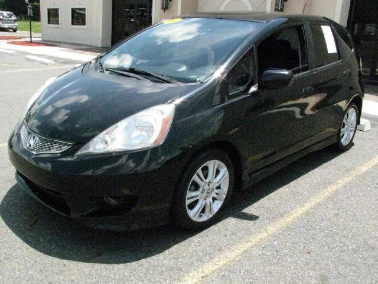 2010 Black Honda Fit Sport (JHMGE8H4XAS) with an 1.5L I-4 i-VTEC variable valve control engine, Automatic transmission, located at 2443 Albert Pike, Hot Springs, AR, 71913, (501) 623-6255, 34.492222, -93.109993- Photo#5