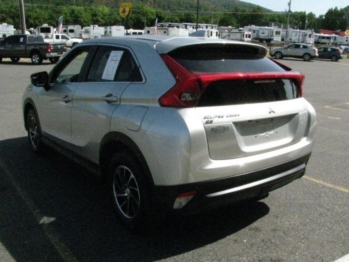 2020 Silver Mitsubishi Eclipse Cross ES 1.5T (JA4AS3AA0LZ) with an 1.5L I-4 gasoline direct injection engine, Automatic transmission, located at 2443 Albert Pike, Hot Springs, AR, 71913, (501) 623-6255, 34.492222, -93.109993- Photo#3