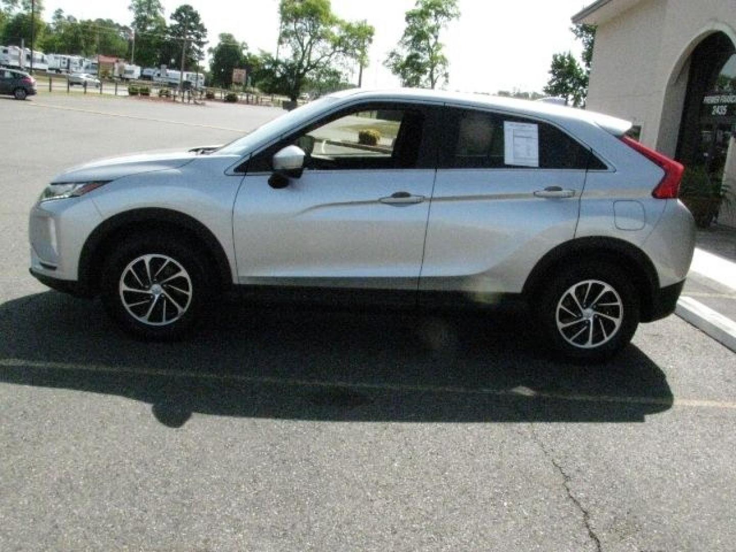 2020 Silver Mitsubishi Eclipse Cross ES 1.5T (JA4AS3AA0LZ) with an 1.5L I-4 gasoline direct injection engine, Automatic transmission, located at 2443 Albert Pike, Hot Springs, AR, 71913, (501) 623-6255, 34.492222, -93.109993- Photo#4