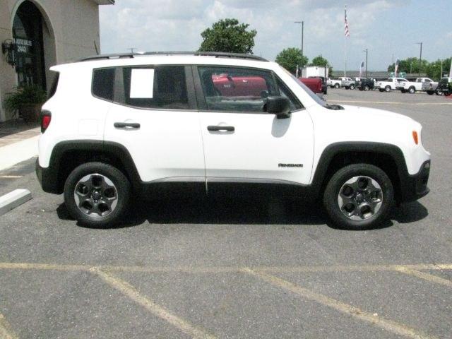 2018 White Jeep Renegade Sport 4x4 (ZACCJBAB6JP) with an Tigershark MultiAir 2.4L I-4 variable valve contro engine, Automatic transmission, located at 2443 Albert Pike, Hot Springs, AR, 71913, (501) 623-6255, 34.492222, -93.109993- Photo#1