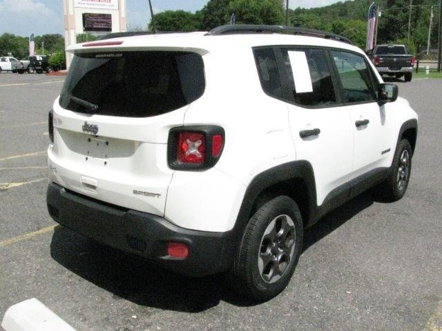 2018 White Jeep Renegade Sport 4x4 (ZACCJBAB6JP) with an Tigershark MultiAir 2.4L I-4 variable valve contro engine, Automatic transmission, located at 2443 Albert Pike, Hot Springs, AR, 71913, (501) 623-6255, 34.492222, -93.109993- Photo#2