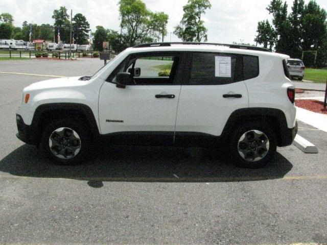 2018 White Jeep Renegade Sport 4x4 (ZACCJBAB6JP) with an Tigershark MultiAir 2.4L I-4 variable valve contro engine, Automatic transmission, located at 2443 Albert Pike, Hot Springs, AR, 71913, (501) 623-6255, 34.492222, -93.109993- Photo#4