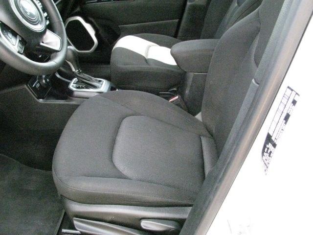 2018 White Jeep Renegade Sport 4x4 (ZACCJBAB6JP) with an Tigershark MultiAir 2.4L I-4 variable valve contro engine, Automatic transmission, located at 2443 Albert Pike, Hot Springs, AR, 71913, (501) 623-6255, 34.492222, -93.109993- Photo#8