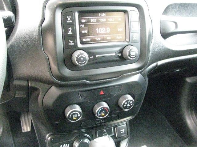 2018 White Jeep Renegade Sport 4x4 (ZACCJBAB6JP) with an Tigershark MultiAir 2.4L I-4 variable valve contro engine, Automatic transmission, located at 2443 Albert Pike, Hot Springs, AR, 71913, (501) 623-6255, 34.492222, -93.109993- Photo#9