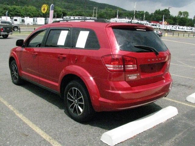 2018 Red Dodge Journey SE (3C4PDCAB5JT) with an Tigershark MultiAir 2.4L I-4 DOHC engine, Automatic transmission, located at 2443 Albert Pike, Hot Springs, AR, 71913, (501) 623-6255, 34.492222, -93.109993- Photo#2