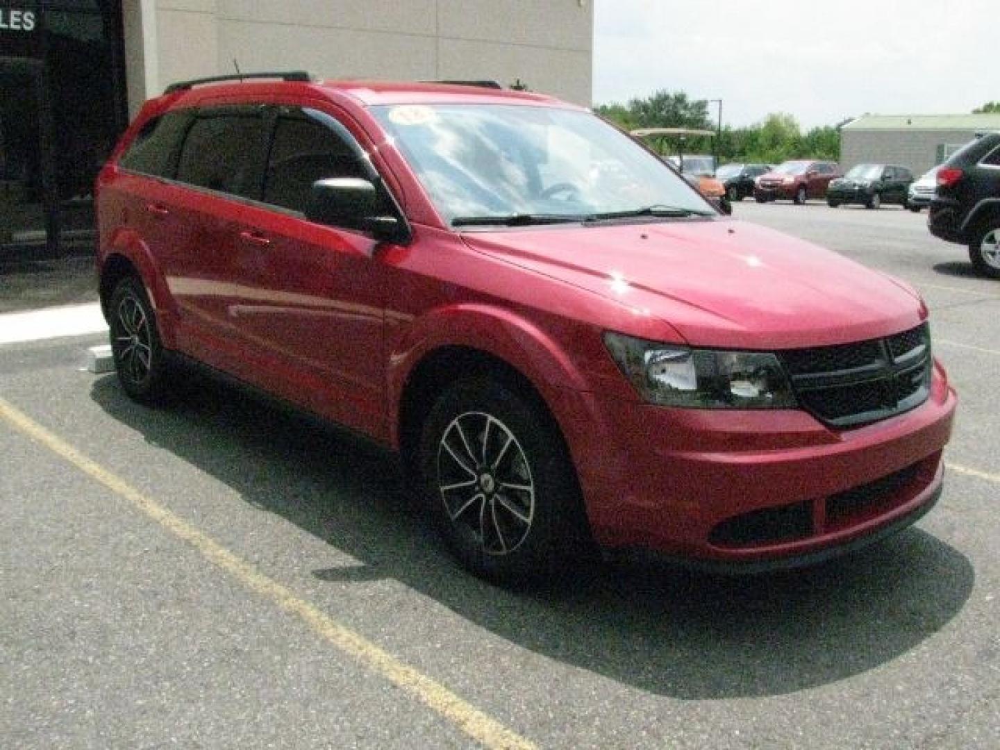 2018 Red Dodge Journey SE (3C4PDCAB5JT) with an Tigershark MultiAir 2.4L I-4 DOHC engine, Automatic transmission, located at 2443 Albert Pike, Hot Springs, AR, 71913, (501) 623-6255, 34.492222, -93.109993- Photo#5