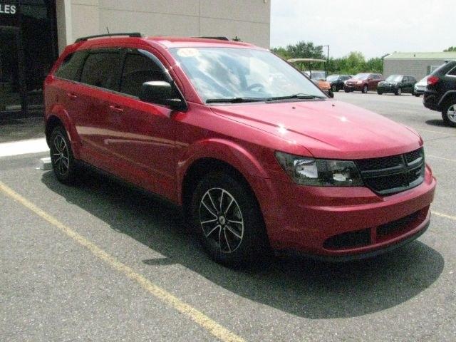 2018 Red Dodge Journey SE (3C4PDCAB5JT) with an Tigershark MultiAir 2.4L I-4 DOHC engine, Automatic transmission, located at 2443 Albert Pike, Hot Springs, AR, 71913, (501) 623-6255, 34.492222, -93.109993- Photo#5