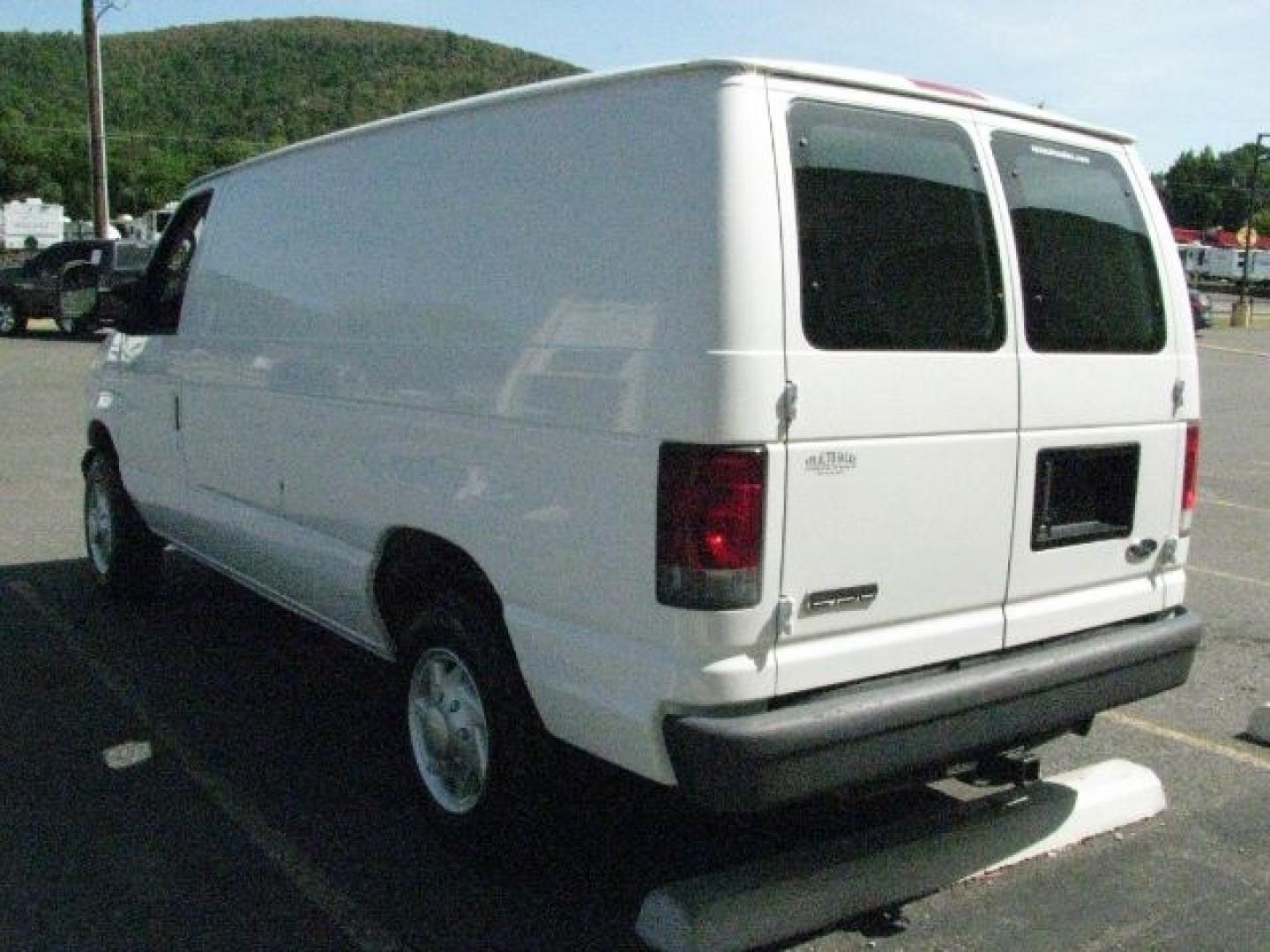 2007 White Ford E-150 Commercial | Recreational (1FTNE14W37D) with an Triton 4.6L V-8 regular unleaded engine, Automatic transmission, located at 2443 Albert Pike, Hot Springs, AR, 71913, (501) 623-6255, 34.492222, -93.109993- Photo#3