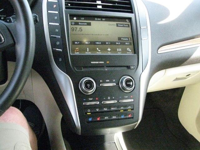 2016 Black Lincoln MKC Reserve (5LMCJ3C9XGU) with an EcoBoost 2L I-4 gasoline direct injection engine, Automatic transmission, located at 2443 Albert Pike, Hot Springs, AR, 71913, (501) 623-6255, 34.492222, -93.109993- Photo#9