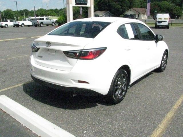 2019 White Toyota Yaris Sedan LE (3MYDLBYV1KY) with an 1.5L I-4 gasoline direct injection engine, Automatic transmission, located at 2443 Albert Pike, Hot Springs, AR, 71913, (501) 623-6255, 34.492222, -93.109993- Photo#2