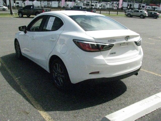 2019 White Toyota Yaris Sedan LE (3MYDLBYV1KY) with an 1.5L I-4 gasoline direct injection engine, Automatic transmission, located at 2443 Albert Pike, Hot Springs, AR, 71913, (501) 623-6255, 34.492222, -93.109993- Photo#3