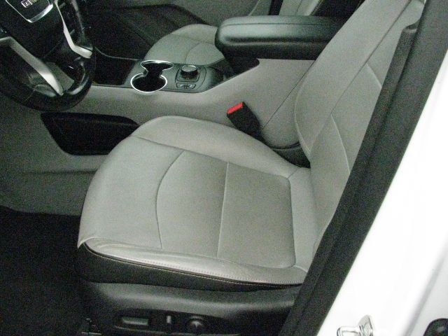 2018 White GMC Terrain SLT (3GKALPEX5JL) with an 2L I-4 gasoline direct injection engine, Automatic transmission, located at 2443 Albert Pike, Hot Springs, AR, 71913, (501) 623-6255, 34.492222, -93.109993- Photo#8