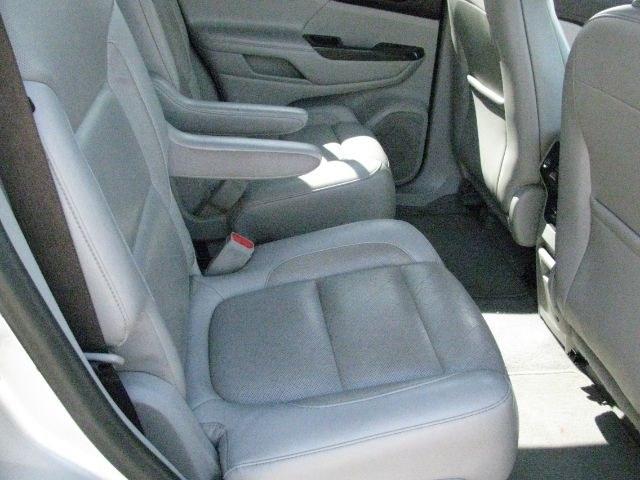 2019 Silver GMC Acadia SLT-1 (1GKKNMLS8KZ) with an 3.6L V-6 gasoline direct injection engine, Automatic transmission, located at 2443 Albert Pike, Hot Springs, AR, 71913, (501) 623-6255, 34.492222, -93.109993- Photo#7