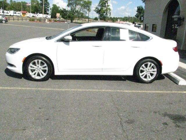 2017 White Chrysler 200 Limited Platinum (1C3CCCAB6HN) with an 2.4L engine, Automatic transmission, located at 2443 Albert Pike, Hot Springs, AR, 71913, (501) 623-6255, 34.492222, -93.109993- Photo#1