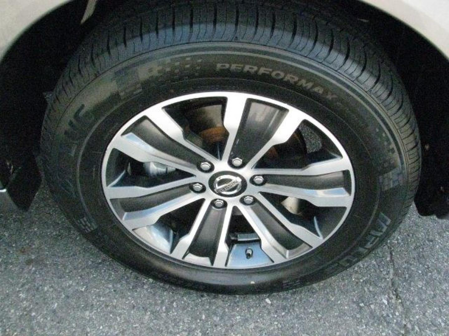 2019 Gray Nissan Armada SL (JN8AY2ND4KX) with an Endurance 5.6L V-8 gasoline direct injection engine, Automatic transmission, located at 2443 Albert Pike, Hot Springs, AR, 71913, (501) 623-6255, 34.492222, -93.109993- Photo#6