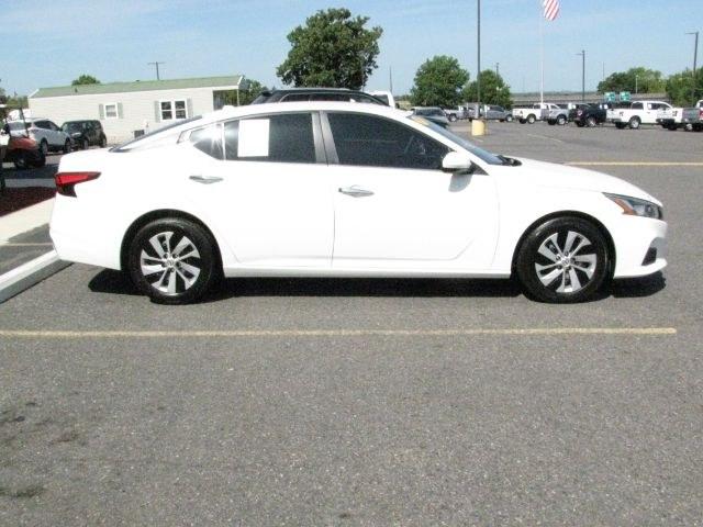 2019 White Nissan Altima 2.5 S (1N4BL4BVXKC) with an 2.5L I-4 gasoline direct injection engine, CVT transmission, located at 2443 Albert Pike, Hot Springs, AR, 71913, (501) 623-6255, 34.492222, -93.109993- Photo#1