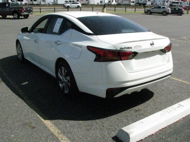 2019 White Nissan Altima 2.5 S (1N4BL4BVXKC) with an 2.5L I-4 gasoline direct injection engine, CVT transmission, located at 2443 Albert Pike, Hot Springs, AR, 71913, (501) 623-6255, 34.492222, -93.109993- Photo#3